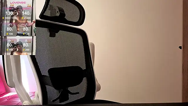 Snapshot of Cristopher23_ chatting on 10.22.25 Cristopher23 online show from 10.22.25