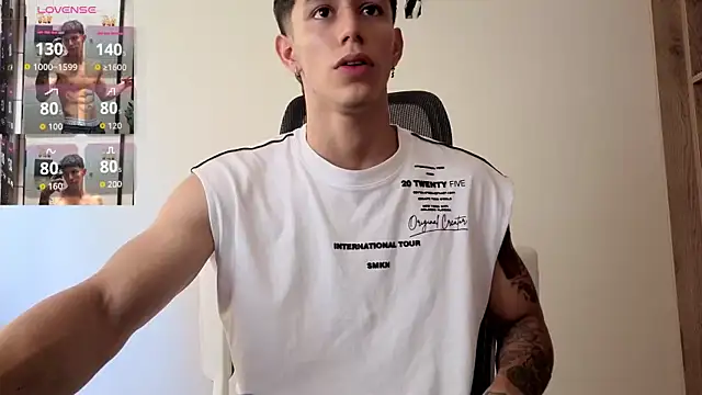 Snapshot of Cristopher23_ chatting on 10.24.25 Cristopher23 online show from 10.24.25