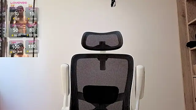 Snapshot of Cristopher23_ chatting on 11.15.25 Cristopher23 online show from 11.15.25