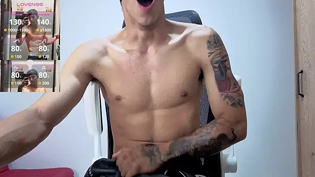 Snapshot of Cristopher23_ chatting on 11.17.25 Cristopher23 online show from 11.17.25