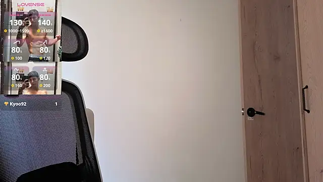 Snapshot of Cristopher23_ chatting on 11.28.25 Cristopher23 online show from 11.28.25