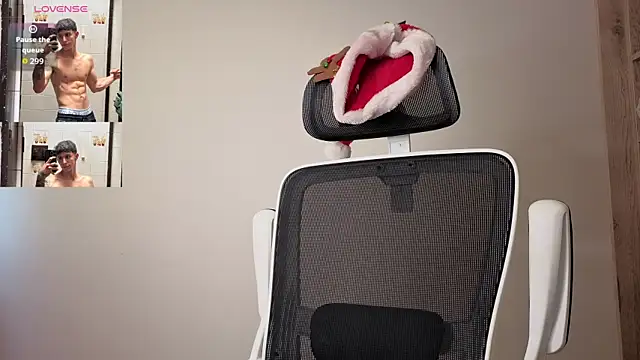 Snapshot of Cristopher23_ chatting on 12.02.25 Cristopher23 online show from 12.02.25