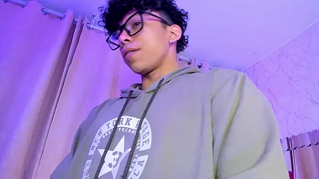 AkazaBoy  online show from 12.21.25