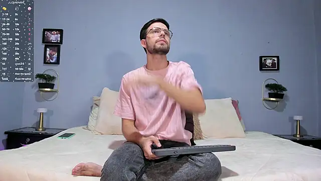 Snapshot of ETHAN_ADAM chatting on 01.03.25 ETHAN ADAM online show from 01.03.25