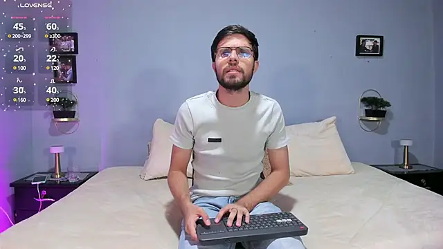 Snapshot of ETHAN_ADAM chatting on 01.21.25 ETHAN ADAM online show from 01.21.25