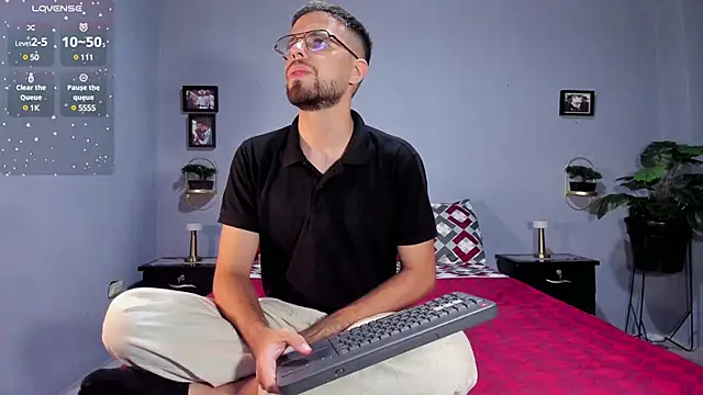 Snapshot of ETHAN_ADAM chatting on 01.31.25 ETHAN ADAM online show from 01.31.25