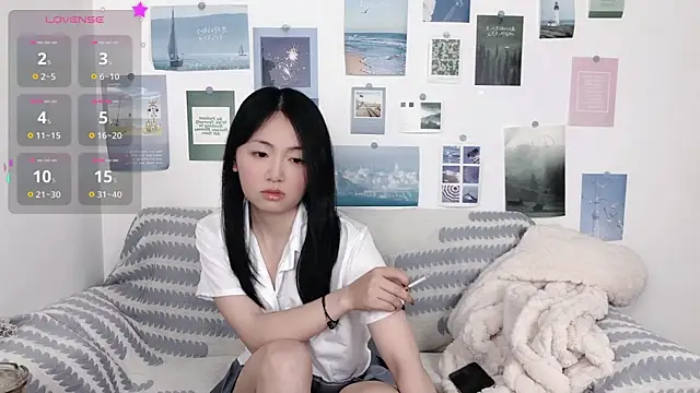 Snapshot of LiLiYbaby chatting on 01.04.25 LiLiYbaby online show from 01.04.25