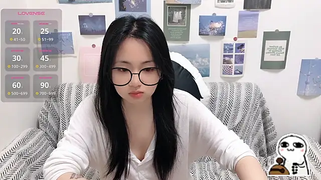 Snapshot of LiLiYbaby chatting on 04.10.26 LiLiYbaby online show from 04.10.26