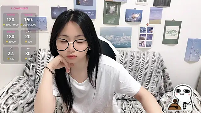 Snapshot of LiLiYbaby chatting on 04.15.26 LiLiYbaby online show from 04.15.26