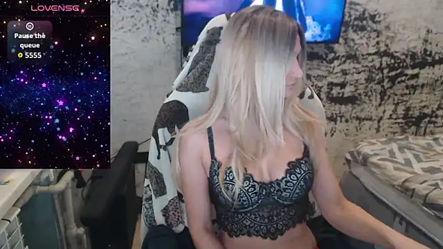 Snapshot of PamelaYoun chatting on 10.14.25 PamelaYoun online show from 10.14.25