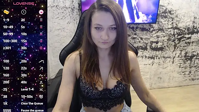 Snapshot of PamelaYoun chatting on 11.24.25 PamelaYoun online show from 11.24.25