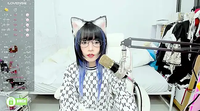 Snapshot of RassieRaph chatting on 02.13.25 RassieRaph online show from 02.13.25