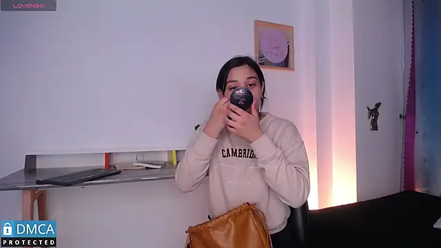 Snapshot of floriamANDjazmin chatting on 02.12.25 floriamANDjazmin online show from 02.12.25