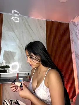 Snapshot of floriamANDjazmin chatting on 11.15.25 floriamANDjazmin online show from 11.15.25