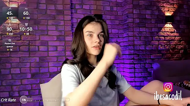 Snapshot of adriana_allien chatting on 01.21.25 adriana allien online show from 01.21.25