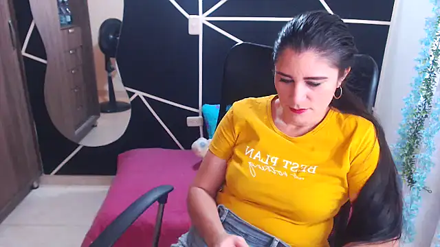 LUCY LI online show from 01.17.25