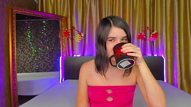 Snapshot of _Polly_Love_ chatting on 11.25.25 Polly Love online show from 11.25.25