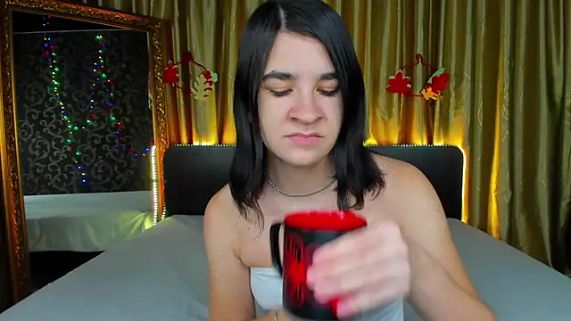 Snapshot of _Polly_Love_ chatting on 11.28.25 Polly Love online show from 11.28.25