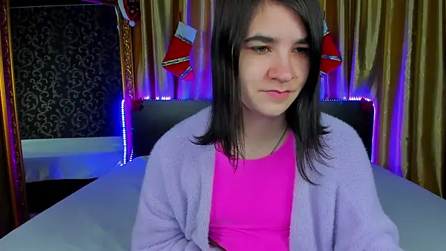 Snapshot of _Polly_Love_ chatting on 12.17.25 Polly Love online show from 12.17.25