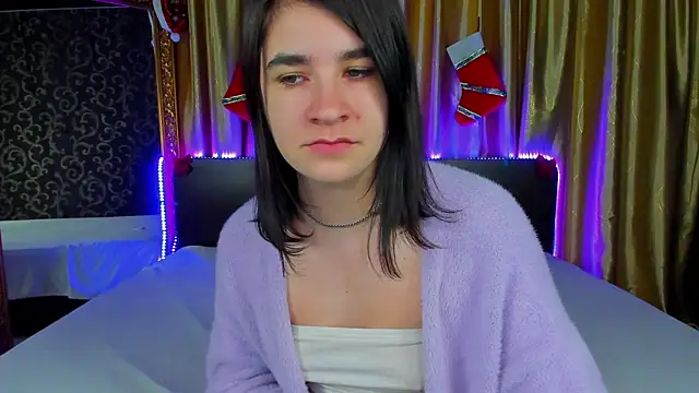 Snapshot of _Polly_Love_ chatting on 12.18.25 Polly Love online show from 12.18.25