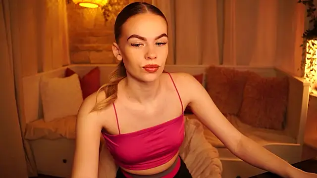 Snapshot of sn0w_barbie chatting on 01.26.25 sn0w barbie online show from 01.26.25