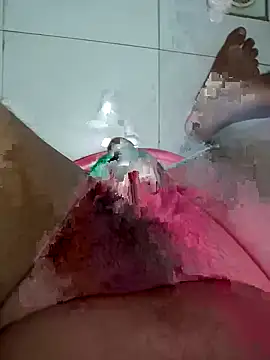 Snapshot of jameswantmore chatting on 10.06.25 jameswantmore online show from 10.06.25