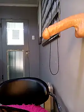 DickDiva1 online show from 02.22.25