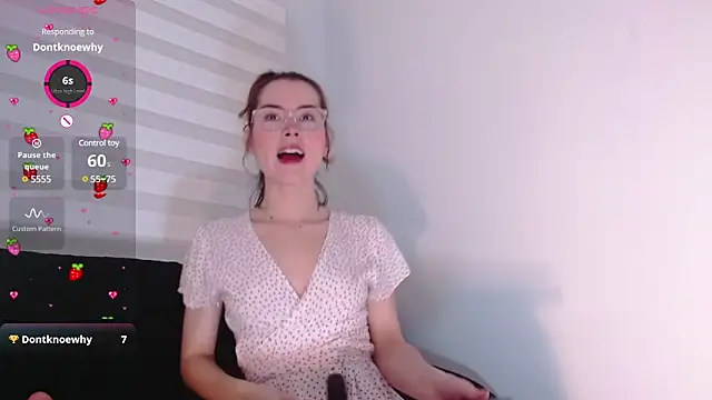 Snapshot of joan_didion chatting on 12.29.24 joan didion online show from 12.29.24