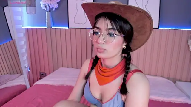 Snapshot of Megan_mooree_ chatting on 02.11.25 Megan mooree online show from 02.11.25