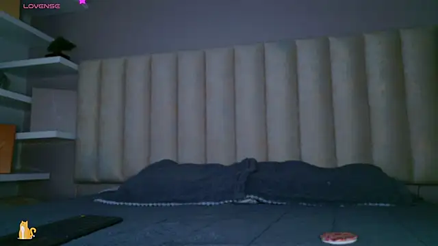 Snapshot of Megan_mooree_ chatting on 11.05.25 Megan mooree online show from 11.05.25