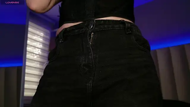 Snapshot of Megan_mooree_ chatting on 11.08.25 Megan mooree online show from 11.08.25