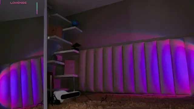 Snapshot of Megan_mooree_ chatting on 12.05.25 Megan mooree online show from 12.05.25