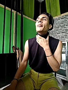 Snapshot of divinityros chatting on 04.09.26 divinityros online show from 04.09.26