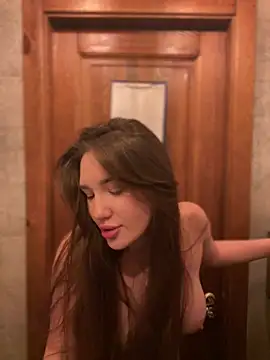 Snapshot of Holly_Molii chatting on 12.13.24 Holly Molii online show from 12.13.24