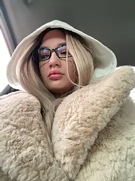 Snapshot of Holly_Molii chatting on 01.12.25 Holly Molii online show from 01.12.25