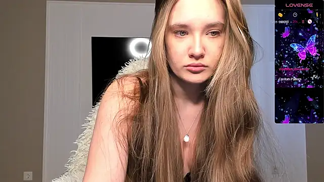Holly Molii online show from 01.17.26