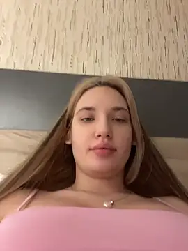 Holly Molii online show from 05.30.26