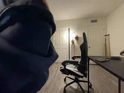 Snapshot of foxy_ana13 chatting on 11.13.25 foxy ana13 online show from 11.13.25