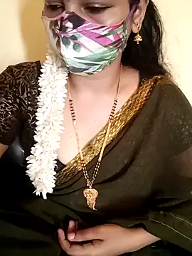 Snapshot of yourtamilcouple chatting on 12.08.24 yourtamilcouple online show from 12.08.24