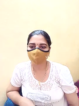 Snapshot of yourtamilcouple chatting on 03.05.25 yourtamilcouple online show from 03.05.25