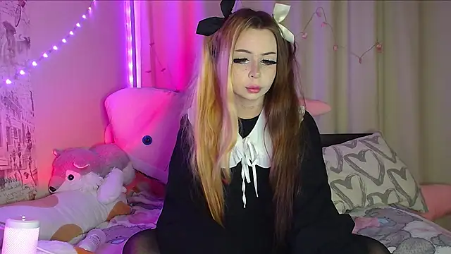 suemeow online show from 03.15.25