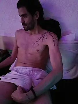 Snapshot of johngil0995 chatting on 11.17.25 johngil0995 online show from 11.17.25