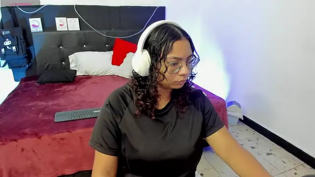 Snapshot of im_angels77 chatting on 02.26.25 im angels77 online show from 02.26.25