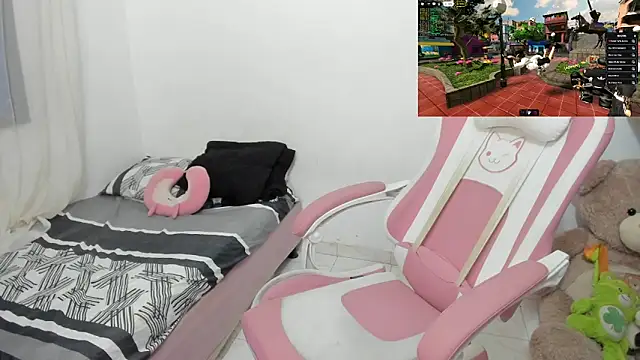 Snapshot of im_angels77 chatting on 10.29.25 im angels77 online show from 10.29.25