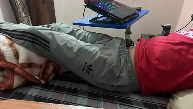 sexyboy09 online show from 10.28.25