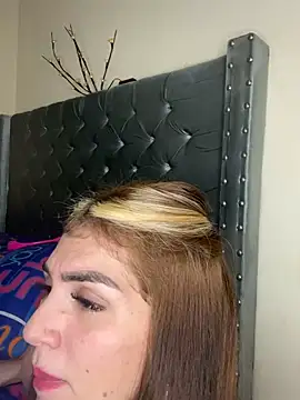 Snapshot of Emmy_flow chatting on 02.21.25 Emmy flow online show from 02.21.25