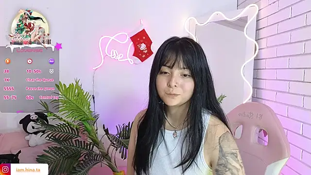 Snapshot of hina_tay chatting on 12.24.24 hina tay online show from 12.24.24