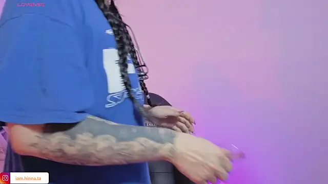 hina tay online show from 11.13.25