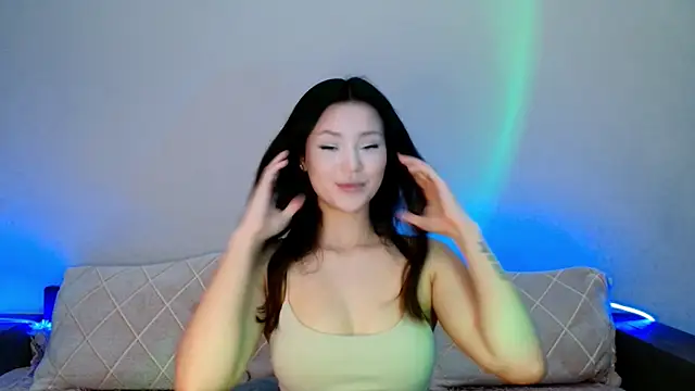 Min Jee  online show from 04.10.26
