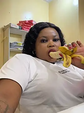 Curveysinaa online show from 02.14.25